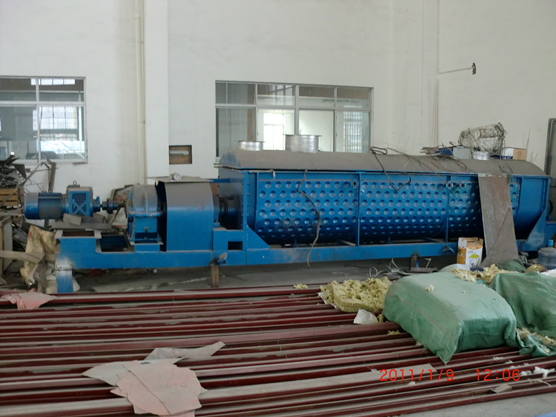 ���~����C